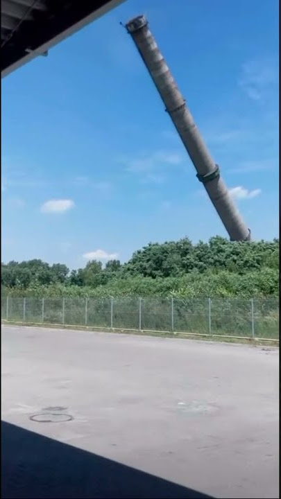 Detik-detik menara jatuh😱