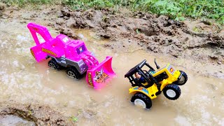 Toy jcb 3dx machine stuck Rescue by Toy Tractor | Toy Videos & Toy Tractor Videos | jcb stuck video