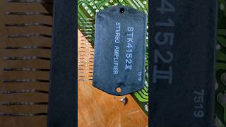 Easily removing multiple solder joints from an IC. #remove #chip #soldering #manual