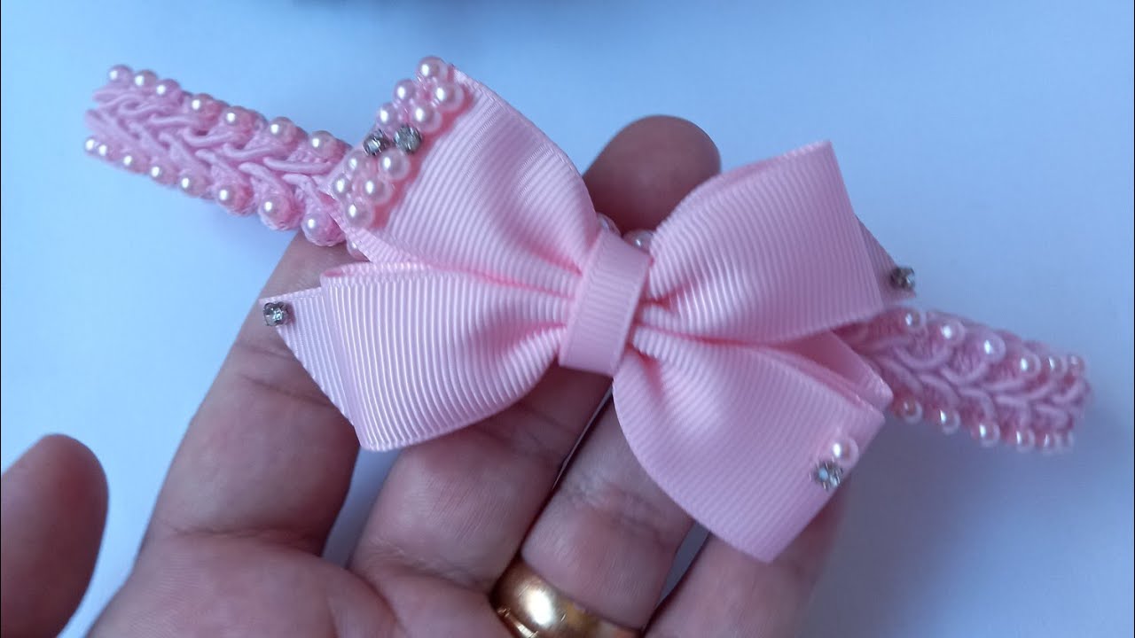 Tiara de guipir bordada com pérolas e laço RN