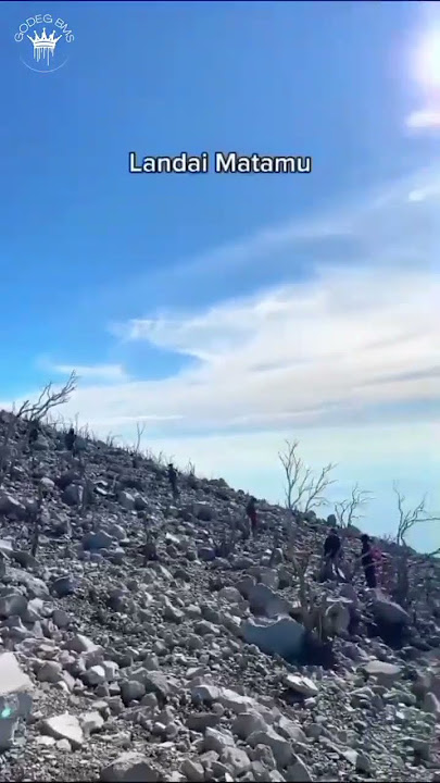 BANYAK SEKALI BONGKAHAN BATU #shortsviral #pendakian #naikgunung #lintasalam @godegbms
