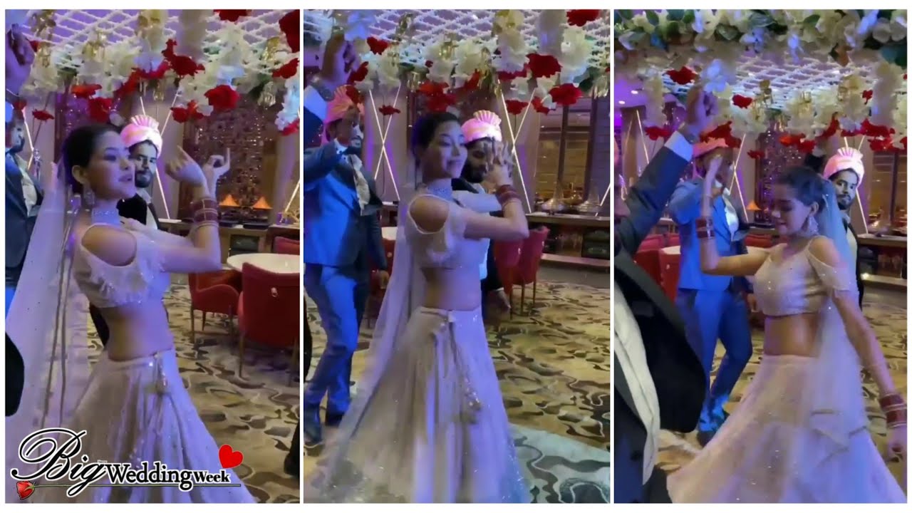 Bridal entry with such a gracious performance 😍 