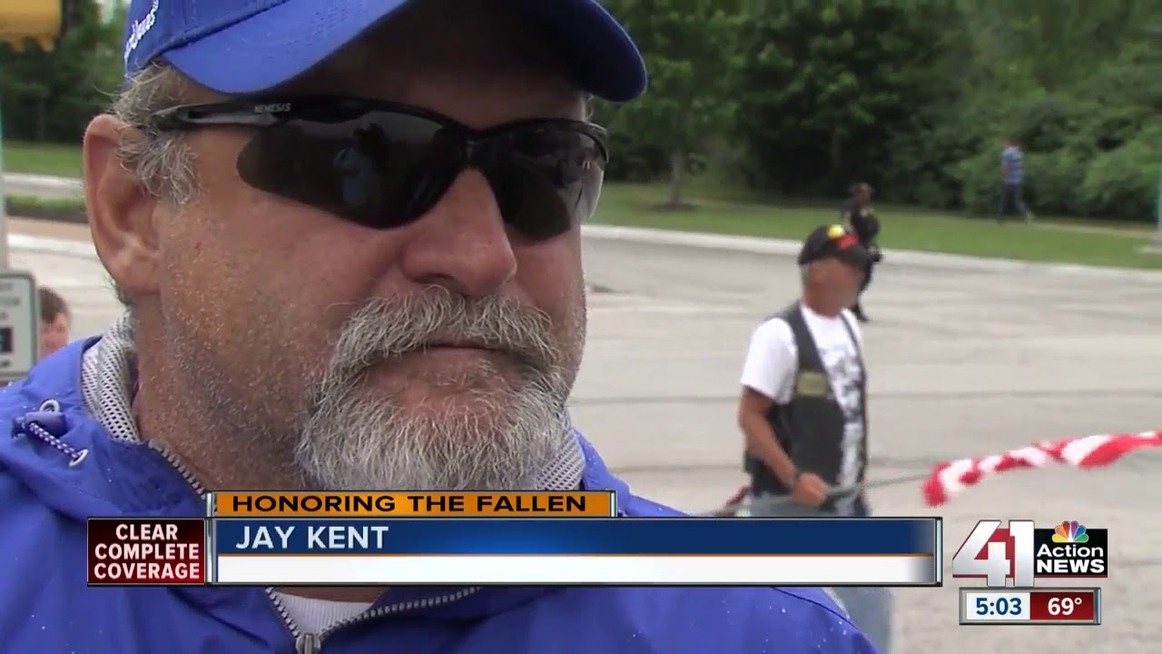 People pay their respects to fallen deputies - YouTube