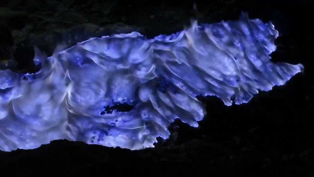 なぜ青く燃ゆる 青い炎で燃えるインドネシアのカワ イジェン火山 Kawah Ijen Volcano ジャポンタ