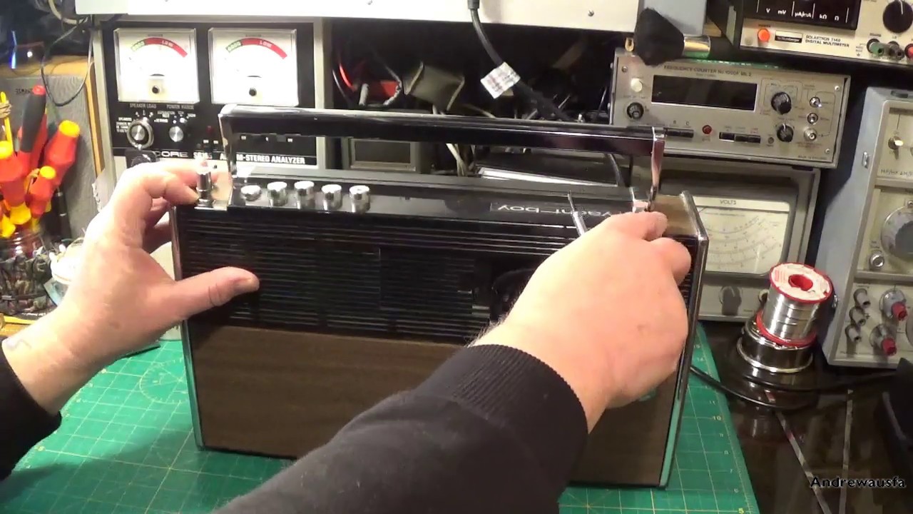 Grundig Yacht Boy 210 radio repair - YouTube