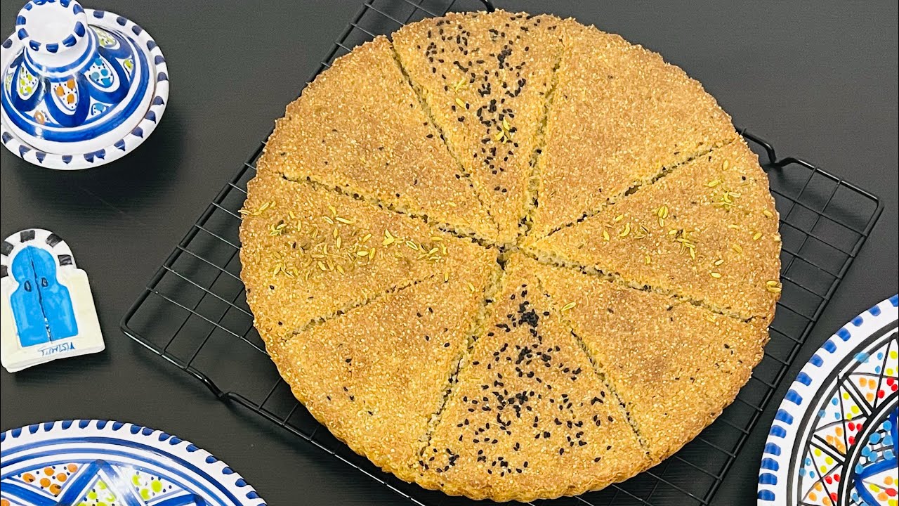 خبز الشعير  بزيت الزيتون بنة ومنفعة  لا عجن ولا دلك ولا تعب خلط يكون حاضر 🥰