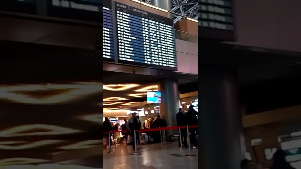 Information board at Vnukovo Airport in Moscow Информационное табло аэропорта Внуково в Москве