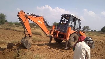 JCB backhoe machine cutting mud and loading i tractor | JCB working for home foundation construction