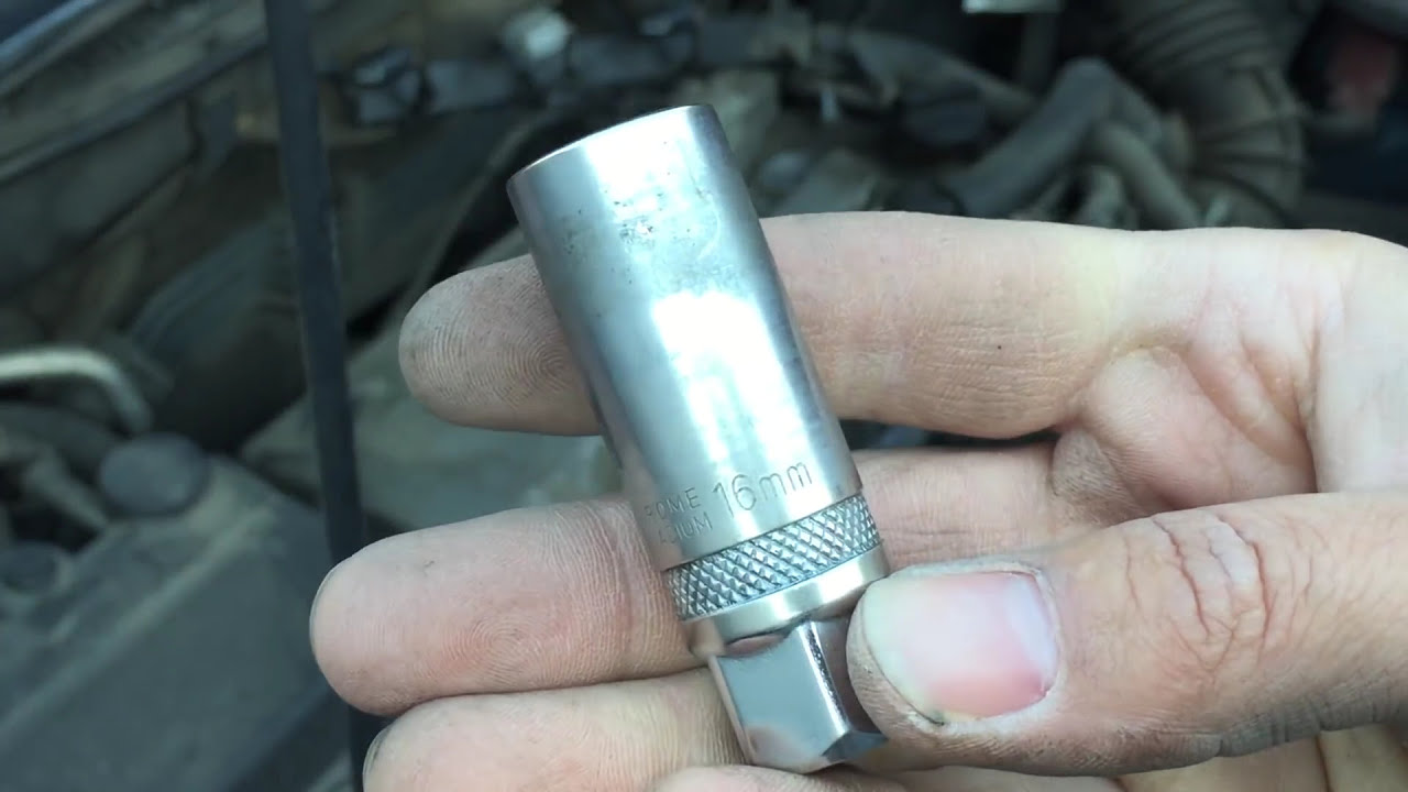 Замена свечей зажигания на иридиевые. Replacing the spark plugs on Iridium.