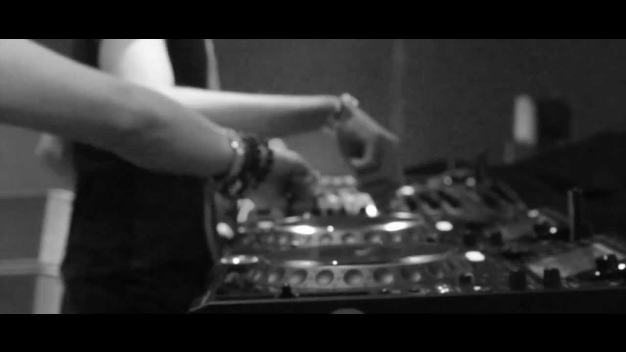 Obejrzyj Wayne & Woods - Favela | OUT NOW | w YouTube Obejrzyj Wayne & Woods - Favela | OUT NOW | w YouTube