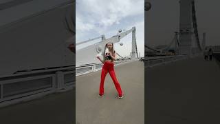 Reflexie танцует Красная Феррари на мосту 🏎️✨ #shortvideo #машина