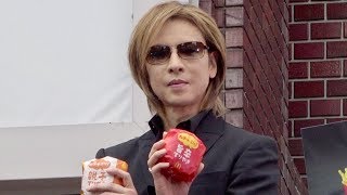 YOSHIKI、伝説となったカレー事件の真相を自ら語る！／てきやきマックバーガー30周年記念イベント
