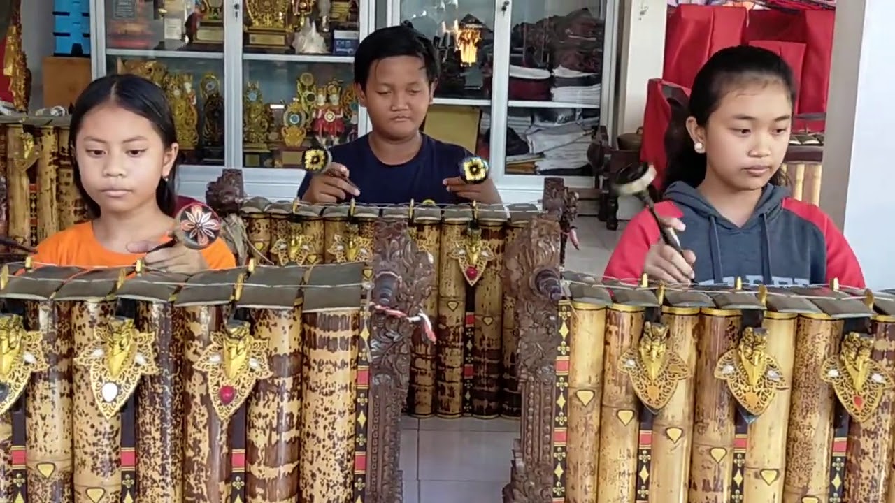 Swasti Swara...Gending REBONG style Kayumas #genderwayang