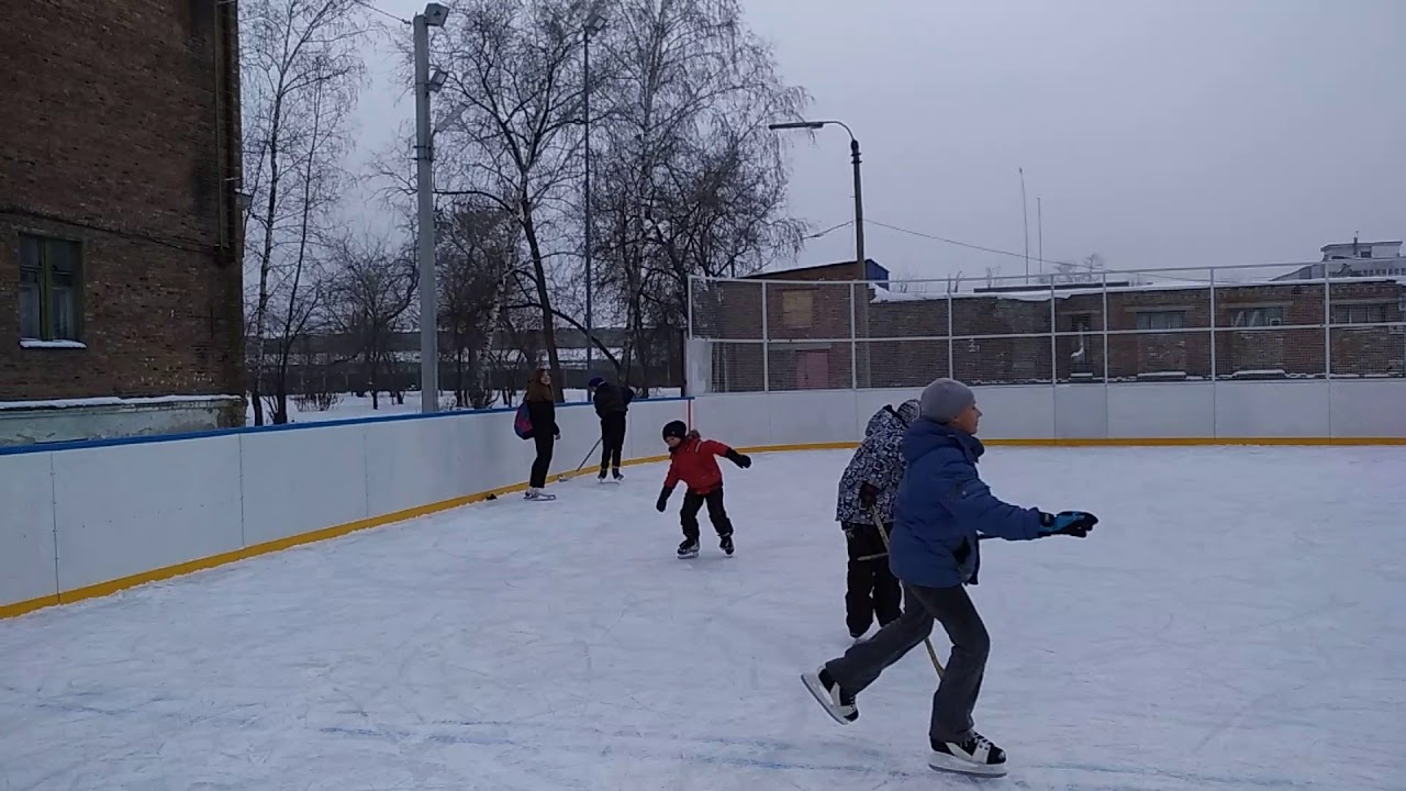 На катке было 10 человек пришли. 10 Катка. Каток рядом с Лесозаводском. Каток x12-0906. Сатка каток школа 10.