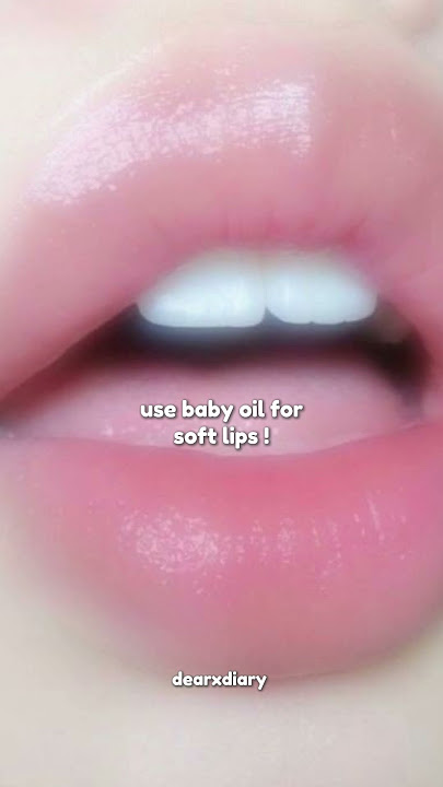 How to use baby oil to glow up ☝️ #babyoil #glowuptips #glowup #beautytips #beautyhacks #wonyoungism