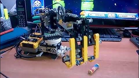 RoboBits #2: Robotic Arm from Lego Mindstorms 3804