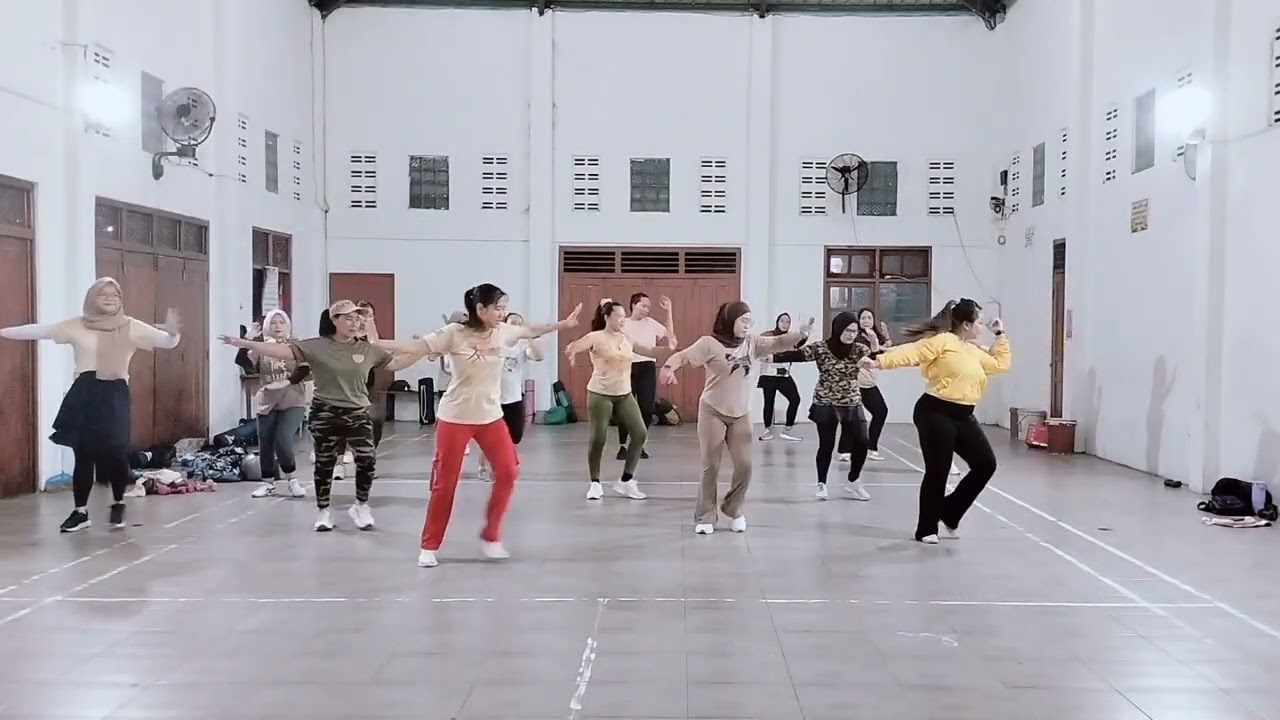 DJ CUKUP 1 MENIT FULL BASS | Senam Kreasi viral Tiktok | Koreo Sissy