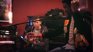 Acoustic jam with Jerms and Ludovic - (TC Helicon VoiceTouch Live 2 Session)
started jamming some tunes, during a meeting for a new music music project. Acoustic jam with Jerms and Ludovic - (TC Helicon VoiceTouch Live 2 Session)