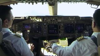 The Two Captains - Boeing 747 Landing at Vladivostok