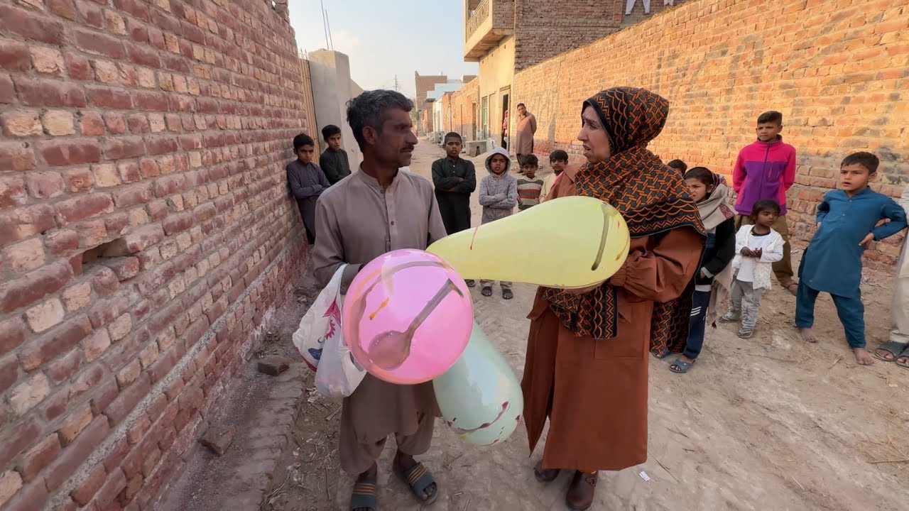 Gali mohala phir ker ghoobaray bech ker jo pesay atay hain us se ghar ka circle chalta hai