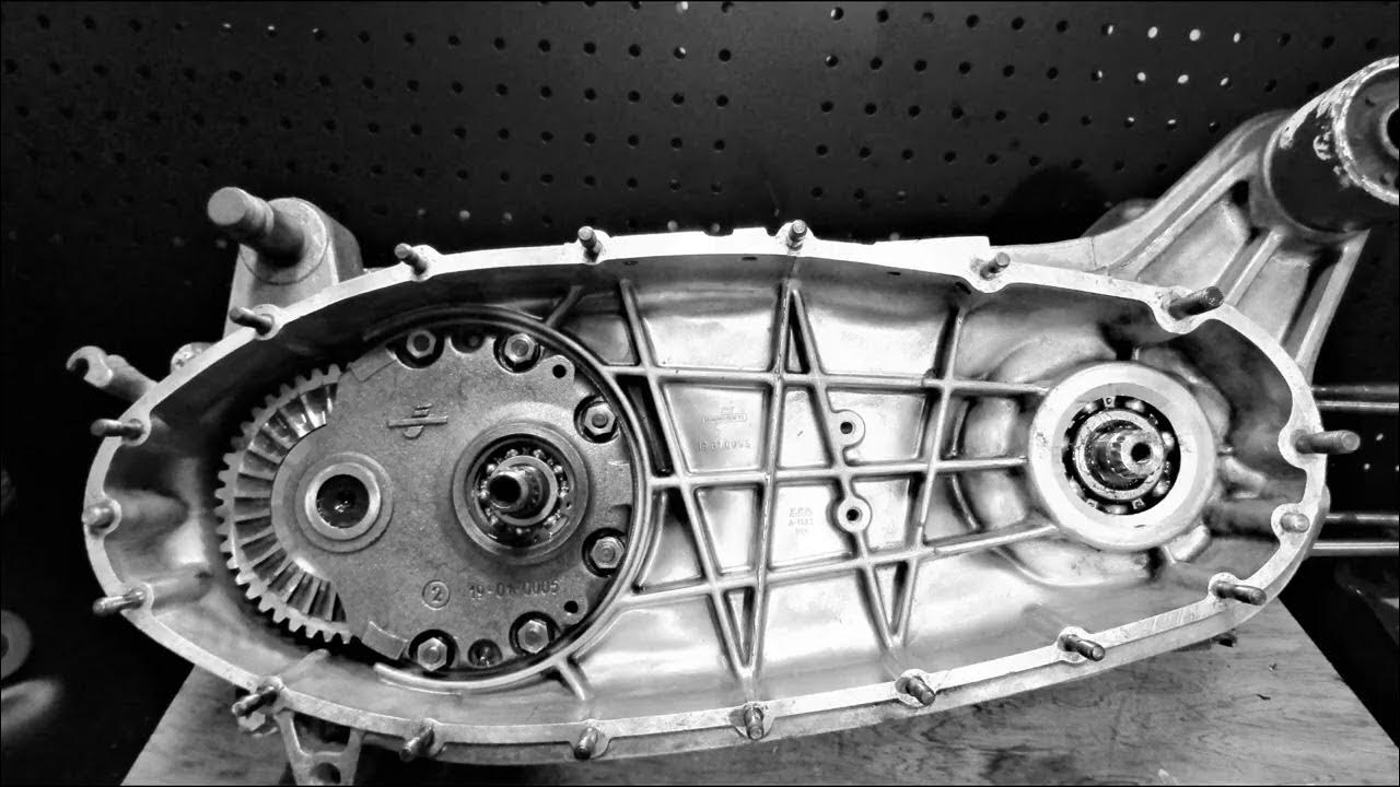 BUILDING A LAMBRETTA ENGINE IN 3mins and 4 seconds YouTube