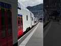 Arrivée d'une RABe 512 à Martigny + sifflet avec @SM_014ch
