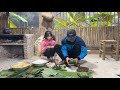 Uncle Dong came to help Ngoc Han release fish into the farm, plant more flowers, and make cakes.