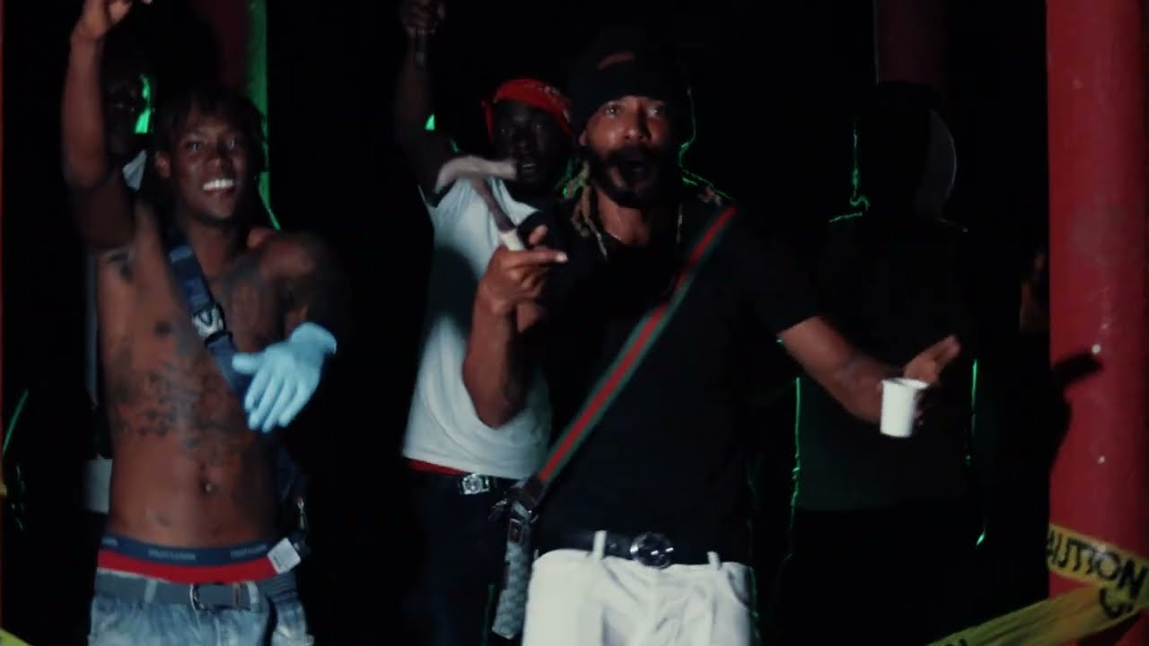 Guarda Feddy The Artist X D3bo - War (Official Video) su YouTube Guarda Feddy The Artist X D3bo - War (Official Video) su YouTube