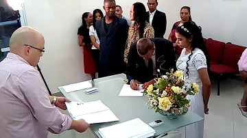 Como é celebrado o casamento civil?