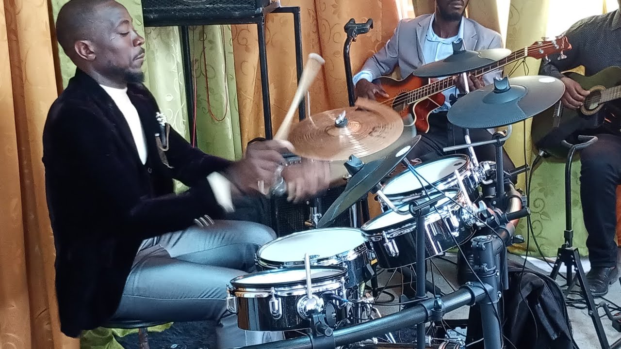 Prends ma Vie dans tes bras oh Jesus tendré ami