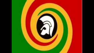 Download Lagu Oh Me Oh My - Lloyd Charmers MP3