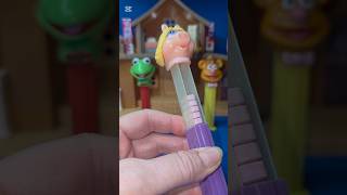 ASMR Dispenser Pez 🍬 Muppets: Miss Piggy 🐷🎀 #asmr #pez #muppets #misspiggy #shorts