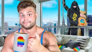 видео: Экстремальное Ограбление Самого Сильного Человека В Мире! *Он охотится за Поп Ит!* картинка: Экстремальное Ограбление Самого Сильного Человека В Мире! *Он охотится за Поп Ит!*