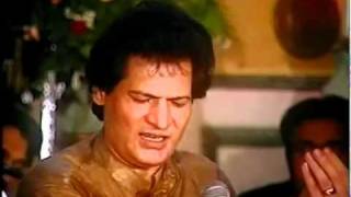 Apne Hathoon Ki Lakeeron Mein Basa le Mujh ko, Asad Amanat Ali