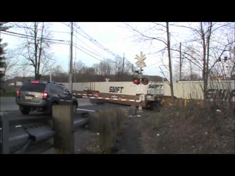 CSX Q174 Flying over Inman Ave Railroad Crossing (...