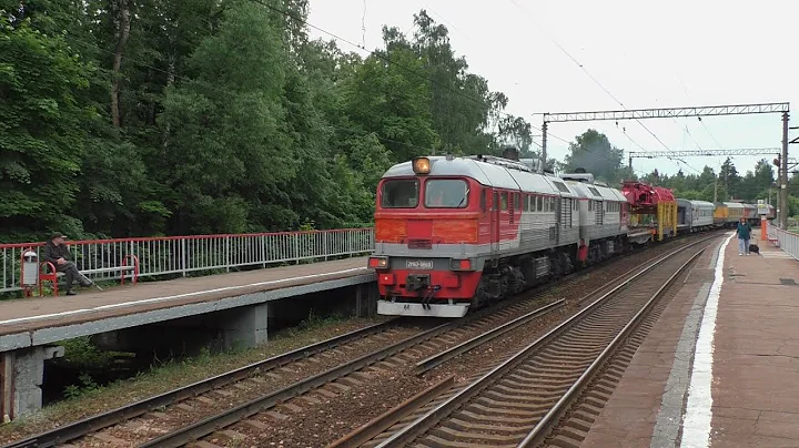 Тепловозы 2М62-0860 и 2М62-1041 с хозяйственным поездом на о.п. Троицкая