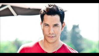 Christian Chávez Net Worth