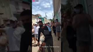 Miles de cubanos salen a la calle pidiendo vacuna, libertad y la renuncia de Díaz-Canel #patriayvida