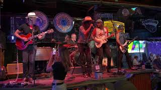 Loose Lips - Bourbon Street Blues and Boogie Bar