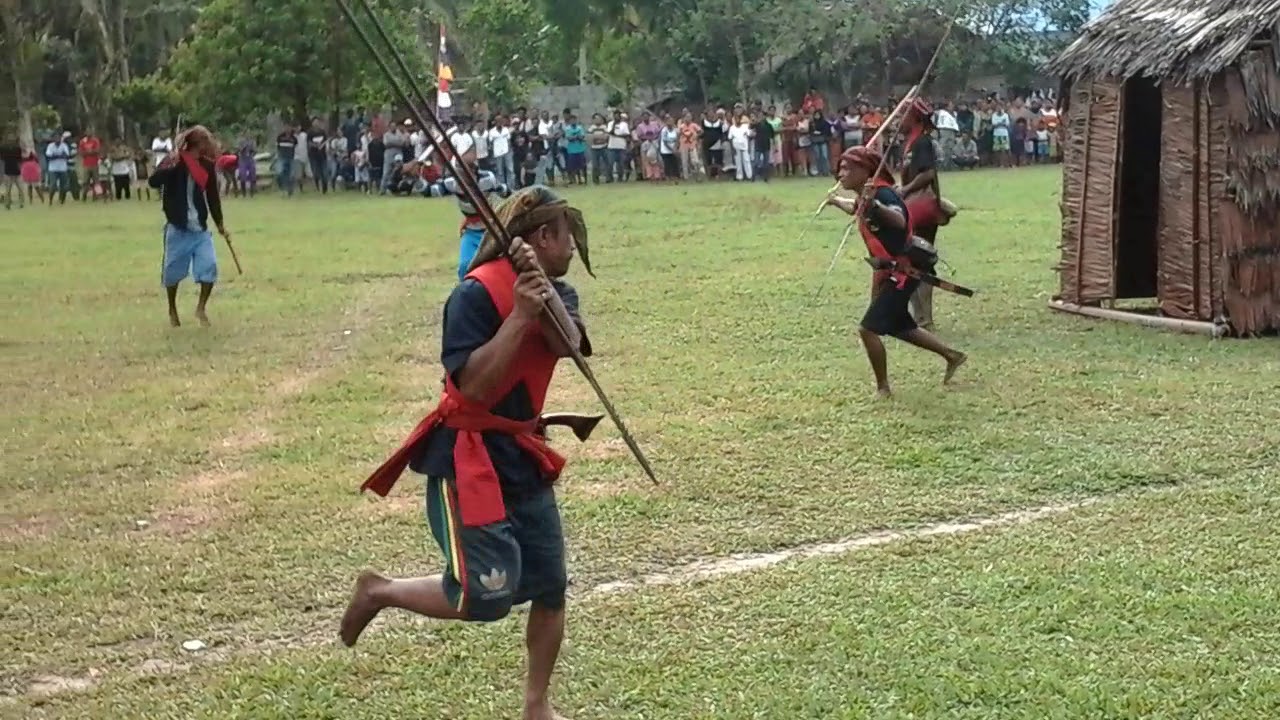 Cakalele di buru namrole versi oki lama
