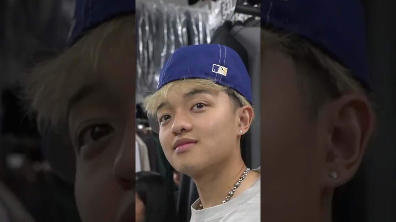 Джейсон посмотрел на Арки с ухмылкой за то, что тот рассмешил его девушку 😭