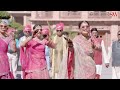 Bride’s family welcoming the Groom & the Baraat with a Mp3 Song