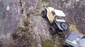 **Scx10 ll** Toyota Land Cruiser vs Toyota 4runner Part One.
