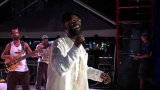 Video thumbnail of "Beres Hammond - Pull Up The Vibes [LIVE]"