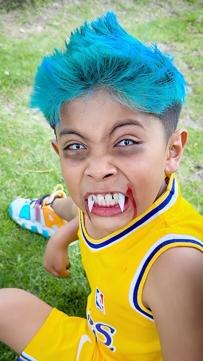 SANTI ES UN VAMPIRO