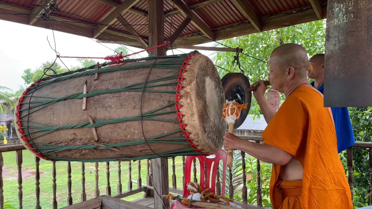 ตีกลองแลงวันพระ วัดศรีชมภูดาลัย บ้านนาทุ่งมั่ง