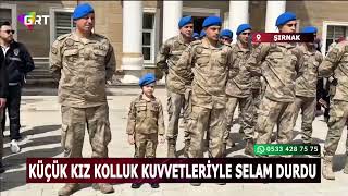 Küçük kız kolluk kuvvetleriyle selam durdu