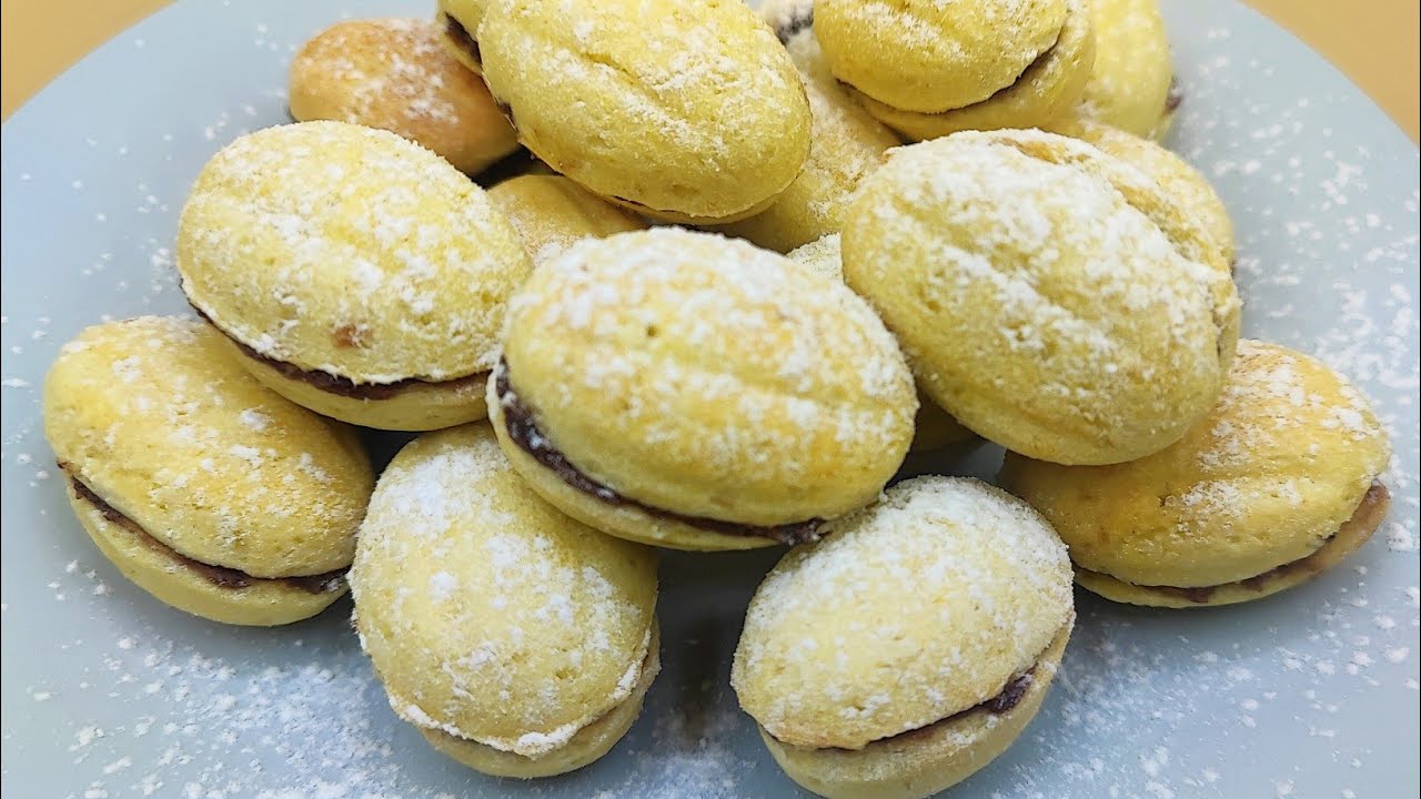 noci dolci ripiene con crema al cioccolato e noci
