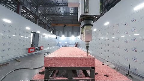 Watch This Massive 5 Axis CNC mill wind turbine blade plug!