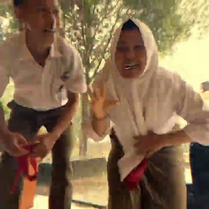 mandi hujan